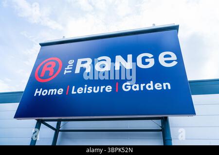 Erdington, Birmingham, Großbritannien – 4. Juli 2025: The Range, ein beliebtes britisches Möbelgeschäft Stockfoto