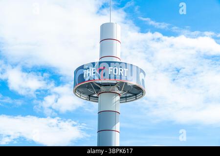 Erdington, Birmingham, Großbritannien – 4. Juli 2025: Die zentrale Wegweisersäule des Einkaufszentrums Fort Stockfoto