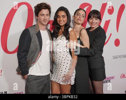 Los Angeles, USA. Juli 2025. (L-R) Logan Lerman, Geraldine Viswanathan, Molly Gordon und Sophie Brooks bei den Sony Pictures Classics „OH, HI!“ Los Angeles Special Screening fand am Dienstag, 8. Juli 2025, im AMC The Grove 14 in Los Angeles, CA, statt. (Foto: Sthanlee B. Mirador/SIPA USA) Credit: SIPA USA/Alamy Live News Stockfoto
