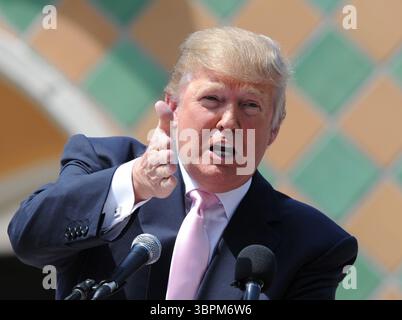 27. Juni 2015, Manhattan, New York, Vereinigte Staaten von Amerika: NEW YORK, NY - 29. JUNI: DATEIFOTOS - NBCUniversal bricht unter dem Druck einer Reihe hispanischer Gruppen am 29. Juni 2015 in New York City seine Geschäftsbeziehungen zum Präsidentschaftskandidaten Donald Trump ab....Leute: Donald Trump (Kreditbild: © SMG via ZUMA Wire) Stockfoto