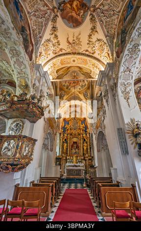 Innenraum der Kirche im Stift Ossiach, ehemaliges Benediktinerkloster in Ossiach, bei Villach, Kärnten, Österreich Stockfoto