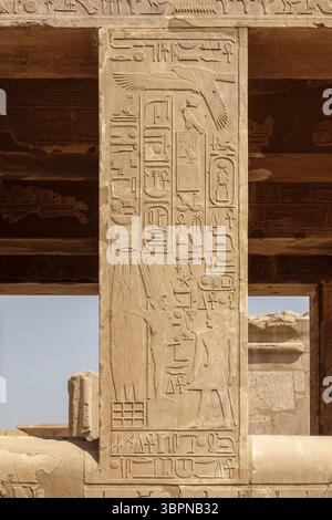 Detail auf Säulen in der Weißen Kapelle von Senusret I. im Freilichtmuseum im Karnak-Tempel Luxor Egypt Stockfoto