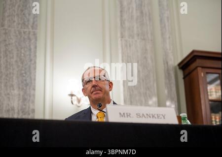 1. Juli 2020, USA: Greg Sankey, Commissioner, Southeastern Conference, sagt vor einer Anhörung des Senats für Handel, Wissenschaft und Verkehr mit dem Titel „To Examination a Compensation Framework for Intercollegiate Athleten“ im Senate Office Building in Russel auf dem Capitol Hill in Washington, DC., Mittwoch, 1. Juli 2020 aus. Abbildung: Rod Lamkey/CNP (Abbildung: © Rod Lamkey/CNP via ZUMA Wire) Stockfoto