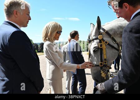 Berkshire, Großbritannien. Juli 2025. Brigitte Macron besucht die Gärten von Windsor Castle, Großbritannien am 9. Juli 2025 während des französischen Staatsbesuchs in den Vereinigten Staaten. Foto: Jeanne Accorsini/Pool/ABACAPRESS.COM Credit: Abaca Press/Alamy Live News Stockfoto