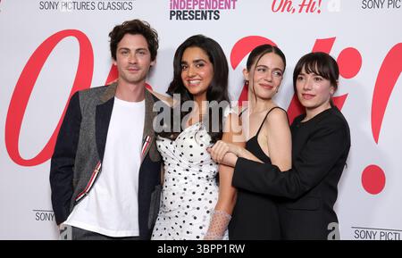 Juli 2025 . Los Angeles, Kalifornien Logan Lerman, Geraldine Viswanathan, Molly Gordon, Sophie Brooks Bei Los Angeles Special Screening Von Sony Pictures Classics „Oh, Hi!“ Am AMC The Grove 14 in Los Angeles. Stockfoto