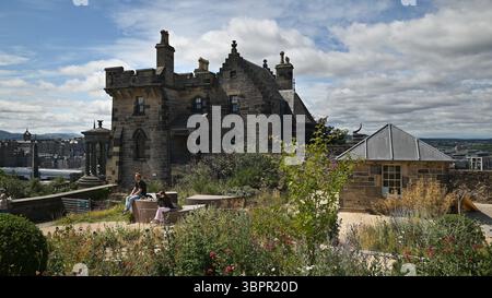 Edinburgh Schottland, Vereinigtes Königreich 09. Juli 2025. Calton Hill in Edinburgh bietet einen Blick auf die Stadt, einschließlich Sehenswürdigkeiten wie das Schloss. Stockfoto