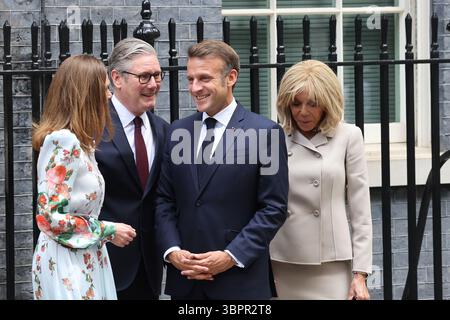 London, Vereinigtes Königreich, 9. Juli 2025. Am 2. Tag ihres Staatsbesuchs besuchen Sie den französischen Präsidenten Emmanuel Macron und seine Frau Brigitte, den britischen Premierminister Sir Keir Starmer und die Frau Lady Victoria zum Mittagessen in der Downing Street 10. Das Vereinigte Königreich dringt weiterhin auf Frankreich, mehr zu tun, um die Überfahrten mit kleinen Wanderbooten zu stoppen. Kredit : Monica Wells/Alamy Live News Stockfoto