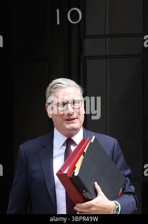 London, Vereinigtes Königreich, 9. Juli 2025. Der britische Premierminister Sir Keir Starmer verlässt die Downing Street 10 für PMQs in London. Kredit : Monica Wells/Alamy Live News Stockfoto