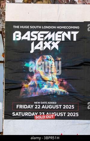 London, UK - 27. März 2025: Ein Gig-Poster, das an einer Wand in East London, UK, geklebt wurde, um die Jaxx-Konzerte im Keller zu fördern, die am 22. Dezember in South London stattfinden Stockfoto