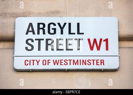 London, UK - 3. April 2025: Straßenschild zur Argyll Street im Zentrum von London, Großbritannien. Stockfoto