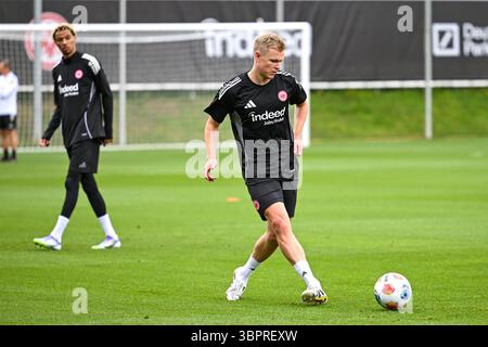Frankfurt Am Main, Deutschland. Juli 2025. Jonathan Burkardt (Eintracht Frankfurt) am Ball, GER, Eintracht Frankfurt, Trainingsauftakt, Fussball, Bundesliga, Saison 2025/2026, 09.07.2025. Foto: Eibner-Pressefoto/Florian Wiegand Credit: dpa/Alamy Live News Stockfoto