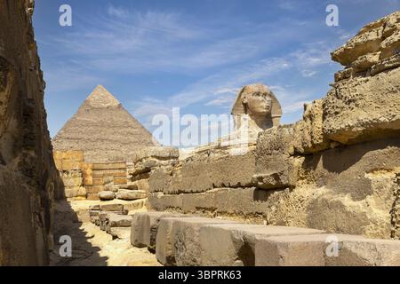 Die Pyramide von Khafre und die große Sphinx auf dem Gizeh-Plateau in Ägypten Stockfoto