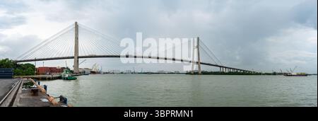 Phú Mỹ-Brücke über den Saigon-Fluss in Ho-Chi-Minh-Stadt, Vietnam Stockfoto