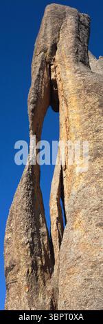 Der berühmte Felsenturm von Needles Eye und Touristenattraktion entlang des engen, gewundenen Needles Highway im Custer State Park, South Dakota, USA Stockfoto