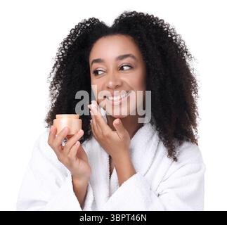 Schöne brasilianische Frau mit einem Glas Kollagencreme auf weißem Hintergrund Stockfoto