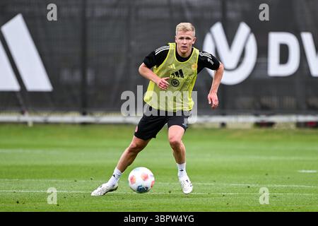 Frankfurt Am Main, Deutschland. Juli 2025. Jonathan Burkardt (Eintracht Frankfurt) am Ball, GER, Eintracht Frankfurt, Trainingsauftakt, Fussball, Bundesliga, Saison 2025/2026, 09.07.2025. Foto: Eibner-Pressefoto/Florian Wiegand Credit: dpa/Alamy Live News Stockfoto