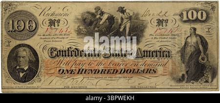 Historisches Vintage-Foto einer 100-Dollar-Banknote der Konföderierten Staaten von Amerika vom 22. Dezember 1862. Es wurde während des Amerikanischen Bürgerkriegs herausgegeben und zeigt versklavte Männer, die in der Mitte Baumwolle hacken, ein Porträt von John C. Calhoun auf der linken Seite und die allegorische Figur Columbia auf der rechten Seite. Mehr als 670.000 dieser Notizen wurden zwischen August 1862 und Januar 1863 gedruckt. Stockfoto