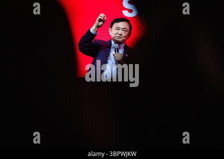 Bangkok, Bangkok, Thailand. Juli 2025. Juli''‹ 09, 2025, Bangkok, Thaksin Shinawatra, ein ehemaliger thailändischer Premierminister, der während des SPLASH-Soft Power Forums 2025 im Queen Sirikit National Convention Centre in Bangkok auf der Bühne zu sehen war. (Kreditbild: © Wissarut Weerasopon/ZUMA Press Wire) NUR REDAKTIONELLE VERWENDUNG! Nicht für kommerzielle ZWECKE! Stockfoto