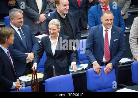 Deutscher Bundestag, 18. Plenarsitzung Alice Weidel AfD erreicht zu Beginn der Sitzung die AFD Fraktion im Rahmen der 18. Sitzung des Deutschen Bundestages in Berlin, 10.07.2025 Berlin Deutschland *** Deutscher Bundestag, 18 Plenarsitzung Alice Weidel AfD erreicht die AFD-Fraktion zu Beginn der Sitzung während der 18 Sitzung des Deutschen Bundestages in Berlin, 10 07 2025 Berlin Berlin Deutschland Stockfoto