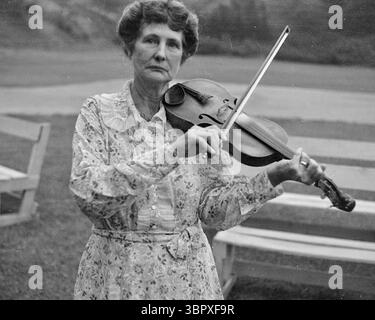 Tante Samantha Bumgarner (* 31. Oktober 1878 bis 24. Dezember 1960) war eine US-amerikanische Folk- und Country-Performerin und -Sängerin (1937) Stockfoto
