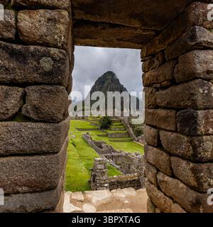 Steinmauer bei Machu Picchu Inka Ruinen Stockfoto