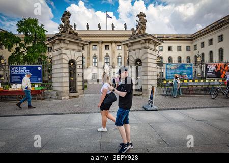 Berlin Mitte, Humboldt Universität, Straße unter den Linden - 10.07.2025 Berlin *** Berlin Mitte, Humboldt University HUB, Straße unter den Linden 10 07 2025 Berlin Stockfoto