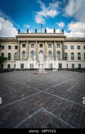 Berlin Mitte, Humboldt Universität, Straße unter den Linden - 10.07.2025 Berlin *** Berlin Mitte, Humboldt University HUB, Straße unter den Linden 10 07 2025 Berlin Stockfoto
