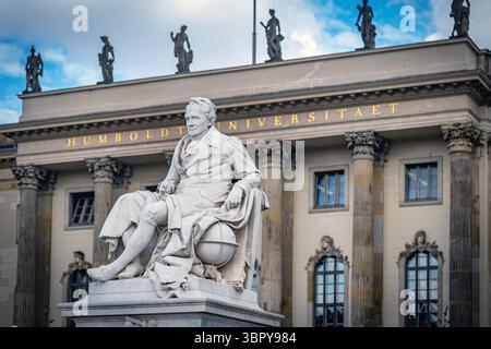 Berlin Mitte, Humboldt Universität, Straße unter den Linden - 10.07.2025 Berlin *** Berlin Mitte, Humboldt University HUB, Straße unter den Linden 10 07 2025 Berlin Stockfoto