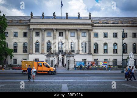 Berlin Mitte, Humboldt Universität, Straße unter den Linden - 10.07.2025 Berlin *** Berlin Mitte, Humboldt University HUB, Straße unter den Linden 10 07 2025 Berlin Stockfoto