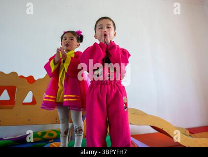 Nordkoreanische Kinder in einem Waisenhaus, Südpyongan, Nampo, Nordkorea Stockfoto