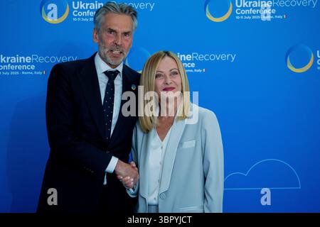 Rom, Rom, Italien. Juli 2025. Ukraine Recovery Conference 2025 ''“ Rom, 10''„11. Juli.Staats- und Regierungschefs, internationale Institutionen, globale Investoren und die Zivilgesellschaft werden sich in Rom treffen, um eine koordinierte Strategie für die langfristige Erholung der Ukraine voranzutreiben. Im Mittelpunkt der Konferenz stehen nachhaltiger Wiederaufbau, Energiesicherheit, institutionelle Reformen, digitale Innovation und Stärkung der demokratischen Widerstandsfähigkeit. Italien ist zum ersten Mal Gastgeber dieses hochrangigen Forums und unterstreicht sein Engagement für die Zukunft der Ukraine in einem stabilen und wohlhabenden Europa. (Kreditbild: © Marco Cordone/ZUMA PR Stockfoto