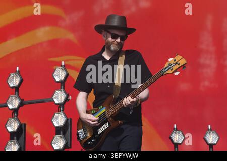 UK. Juni 2025. SHEPTON MALLET, ENGLAND - 27. JUNI: Bob Hardy von „Franz Ferdinand“ tritt am 27. Juni 2025 auf der anderen Bühne beim Glastonbury Festival, Worthy Farm, Pilton, in Shepton Mallet, England auf.CAP/MAR © MAR/Capital Pictures Credit: Capital Pictures/Alamy Live News Stockfoto