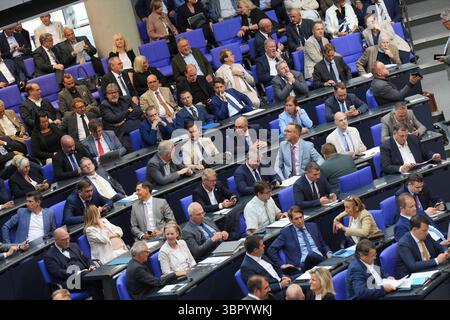 Deutscher Bundestag, 18. Plenarsitzung die Abgeordneten der AfD Fraktion in der 21. Legislaturperiode im Plenum bei der 18. Sitzung des Deutschen Bundestages, Berlin, 10.07.2025 Berlin Deutschland *** Deutscher Bundestag, 18 Plenarsitzung die Mitglieder der AfD-Fraktion in der 21 Legislaturperiode im Plenum auf der 18 Tagung des Deutschen Bundestages, Berlin, 10 07 2025 Berlin Berlin Deutschland Stockfoto
