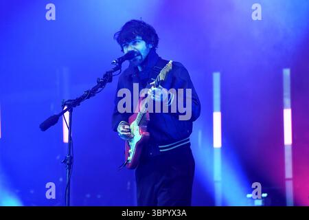 UK. Juni 2025. SHEPTON MALLET, ENGLAND - 27. JUNI: Simon Neil von „Biffy Clyro“ tritt auf der Pyramid Stage beim Glastonbury Festival, Worthy Farm, Pilton, am 27. Juni 2025 in Shepton Mallet, England auf.CAP/MAR © MAR/Capital Pictures Credit: Capital Pictures/Alamy Live News Stockfoto