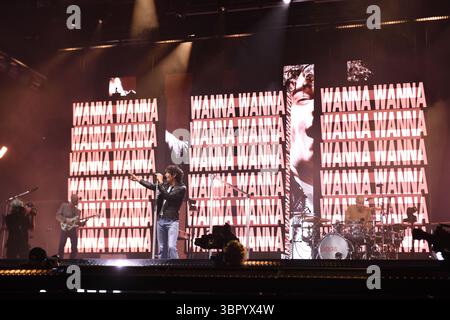 UK. Juni 2025. SHEPTON MALLET, ENGLAND - 27. JUNI: Matty Healy von 'The 1975' tritt auf der Pyramid Stage beim Glastonbury Festival, Worthy Farm, Pilton, am 27. Juni 2025 in Shepton Mallet, England auf.CAP/MAR © MAR/Capital Pictures Credit: Capital Pictures/Alamy Live News Stockfoto