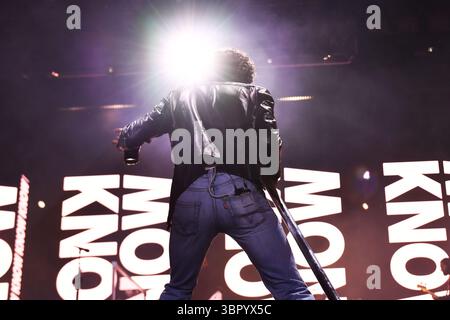UK. Juni 2025. SHEPTON MALLET, ENGLAND - 27. JUNI: Matty Healy von 'The 1975' tritt auf der Pyramid Stage beim Glastonbury Festival, Worthy Farm, Pilton, am 27. Juni 2025 in Shepton Mallet, England auf.CAP/MAR © MAR/Capital Pictures Credit: Capital Pictures/Alamy Live News Stockfoto