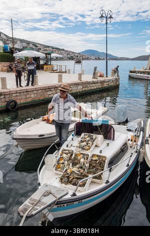 Albanien. Sarande. Fischer Stockfoto