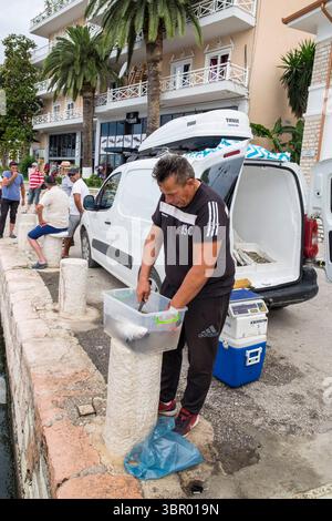 Albanien. Sarande. Fischer Stockfoto