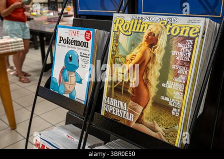 Barnes & Noble Booksellers on Fifth Avenue in New York City bietet eine große Auswahl an Büchern und Zeitschriften, USA 2025 Stockfoto