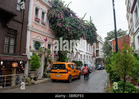 Ein Blick auf die Gegend in der Nähe des Avicenna Hotel Sultanahmet in Istanbul, Türkei. Stockfoto