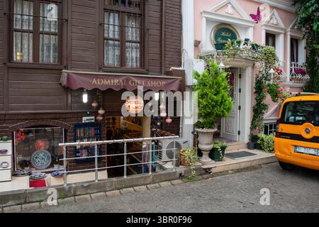 Ein Blick auf die Gegend in der Nähe des Avicenna Hotel Sultanahmet in Istanbul, Türkei. Stockfoto