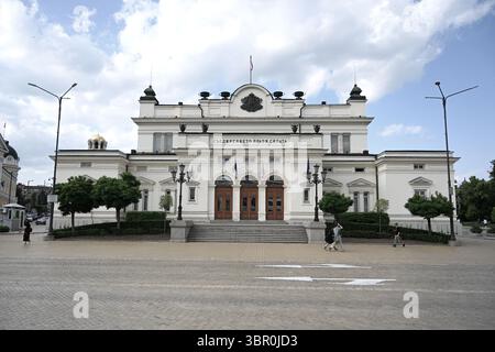 Sofia, Bulgarien - 14. Juni 2025: Altes Parlamentsgebäude, Sofia. Alte Nationalversammlung der Republik Bulgarien. Stockfoto
