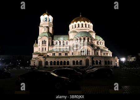 Sofia, Bulgarien - 14. Juni 2025: St. Alexander Newski Kathedrale in der Nacht. Stockfoto
