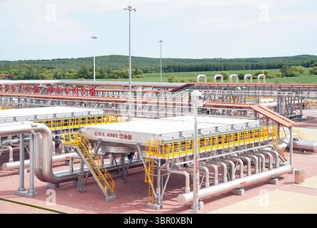 Heihe. Juli 2025. Dieses am 9. Juli 2025 aufgenommene Foto zeigt einen Blick auf eine Gasfernleitungsstation in Heihe, nordöstlich Chinas Provinz Heilongjiang. Seit dem 10. Juli hat das kumulative Gasübertragungsvolumen des China-russischen Abschnitts der Erdgaspipeline der Ostroute China-Russland 100 Milliarden Kubikmeter übertroffen. Der China-Abschnitt der Pipeline beginnt in Heihe, einer Stadt im Nordosten des Landes, die an Russland grenzt, und transportiert Erdgas von Sibirien bis nach Shanghai, Chinas Wirtschafts- und Finanzzentrum. Quelle: Wang Song/Xinhua/Alamy Live News Stockfoto