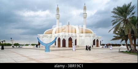 Jeddah, Saudi-Arabien - 20. Dezember 2024: Masjid Hassan Enany oder Hassan Enany Moschee oder Hassan Anani Moschee oder Moschee des Lichts am Roten Meer Stockfoto