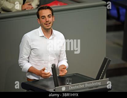 Berlin, Deutschland. Juli 2025. Felix Döring (SPD) spricht im Bundestag, während die Haushaltsdiskussionen fortgesetzt werden. Quelle: Niklas Treppner/dpa/Alamy Live News Stockfoto