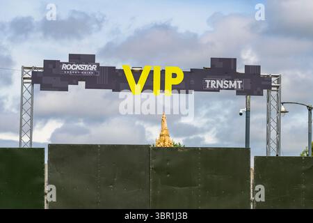 Eintritt zum Trnsmt 2025 Music Festival mit VIP-Schild, Glasgow Green, Glasgow, Schottland, Großbritannien, Europa Stockfoto