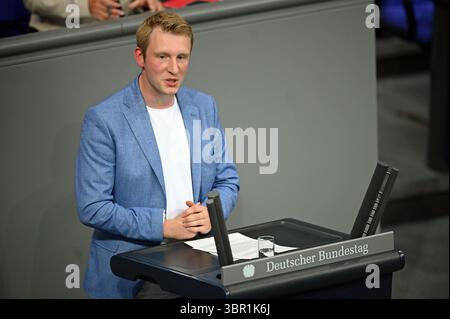 Berlin, Deutschland. Juli 2025. Truels Reichardt (SPD) spricht im Bundestag, während die Haushaltsdiskussionen fortgesetzt werden. Quelle: Niklas Treppner/dpa/Alamy Live News Stockfoto