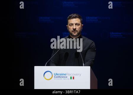 Rom. Juli 2025. Präsident Wolodymyr Zelenskyj auf der ukrainischen Wiederaufbaukonferenz am 10. Juli 2025 in Rom. Arbeitsbesuch des Präsidenten der Ukraine in Italien. Credit: Das Präsidialbüro der Ukraine Via/dpa/Alamy Live News Stockfoto
