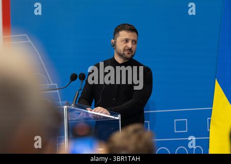 Rom. Juli 2025. Präsident Wolodymyr Zelenskyj auf der ukrainischen Wiederaufbaukonferenz am 10. Juli 2025 in Rom. Arbeitsbesuch des Präsidenten der Ukraine in Italien. Credit: Das Präsidialbüro der Ukraine Via/dpa/Alamy Live News Stockfoto